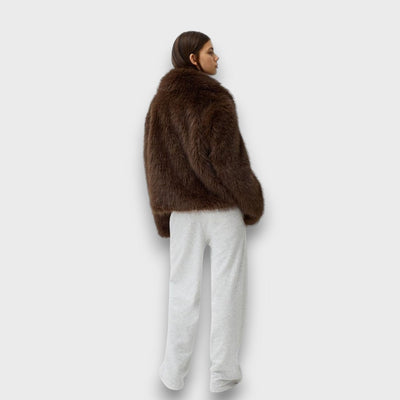 Illia – Kurze Kunstfelljacke mit oversized Kragen
