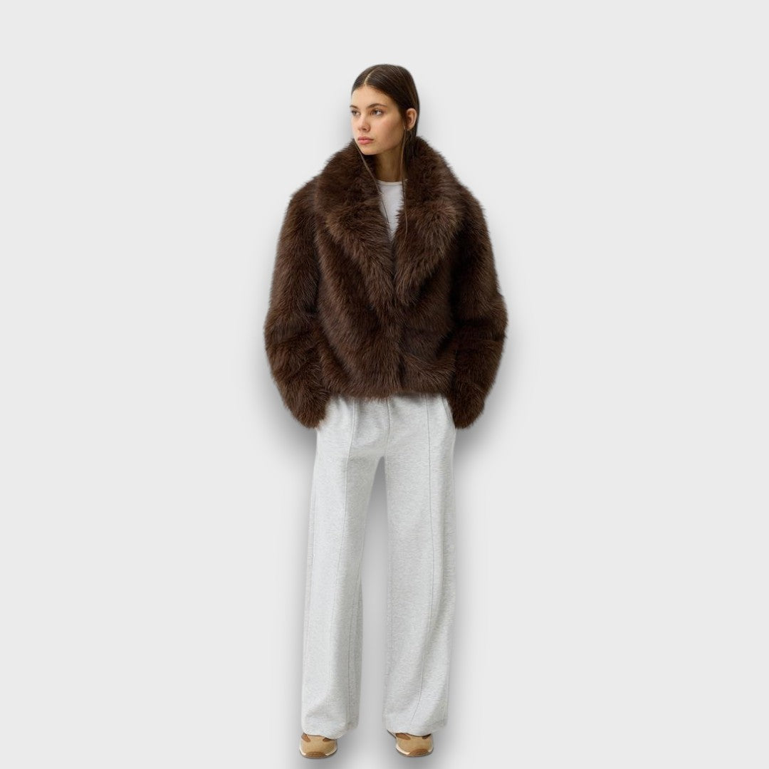 Illia – Kurze Kunstfelljacke mit oversized Kragen