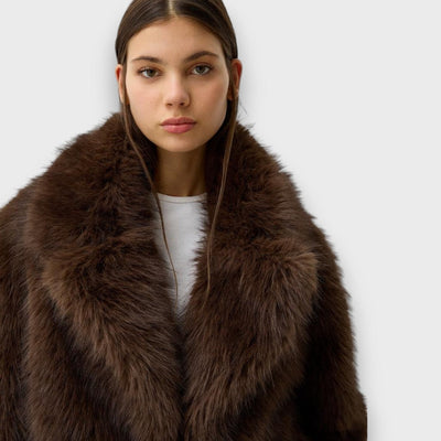 Illia – Kurze Kunstfelljacke mit oversized Kragen