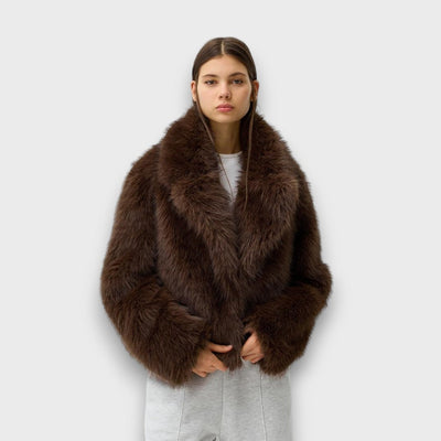 Illia – Kurze Kunstfelljacke mit oversized Kragen