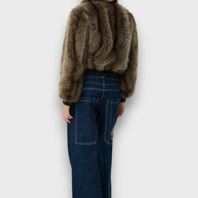 Amelia – Kurze Jacke aus synthetischem Pelz mit urbanem Chic