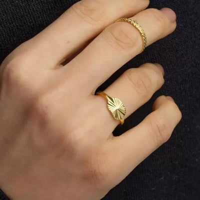 Aurizette | Sonnenstrahlenring aus 18K Gold