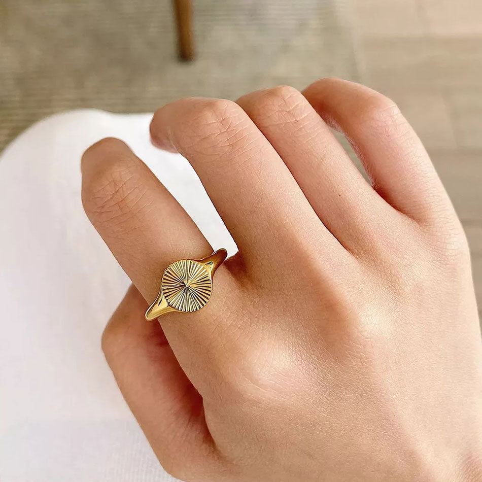 Rizavelle | Sonnenstrahlenring aus 18K Gold