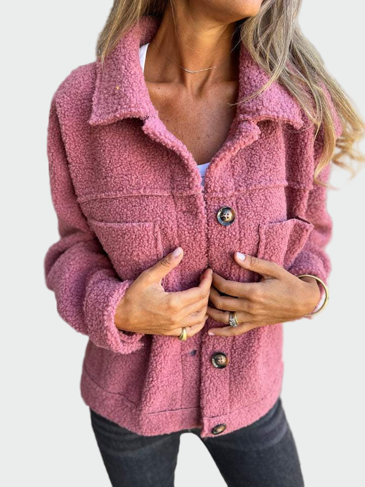 Lässiger und warmer Mantel für den Herbst