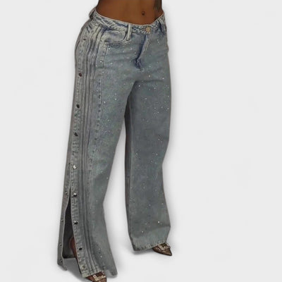 Nola - Hochtaillierte Jeans mit Strassdekorationen und seitlichen Knöpfen