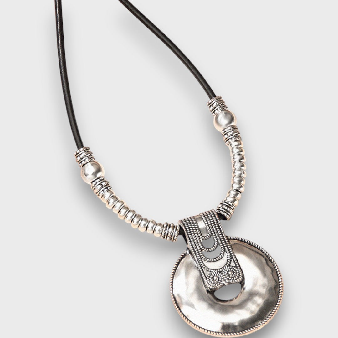 Selena – Boho Vintage Halskette mit Ringanhänger