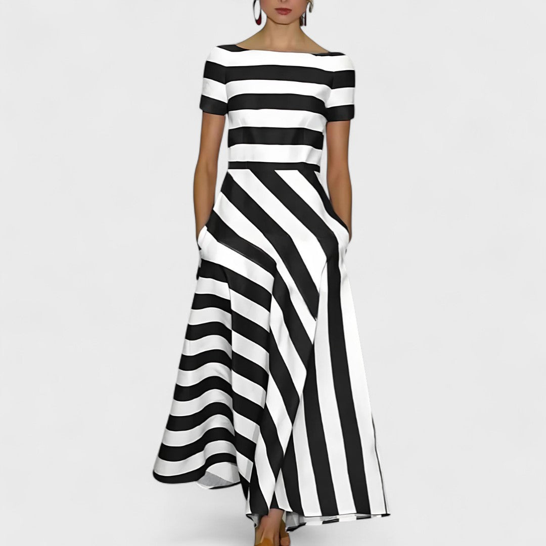 Emma – Leichtes und luftiges Kleid mit feinen Streifen