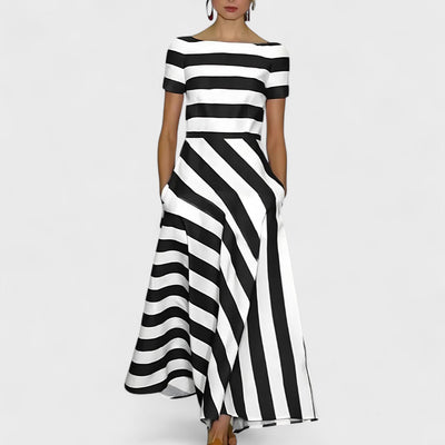 Emma – Leichtes und luftiges Kleid mit feinen Streifen
