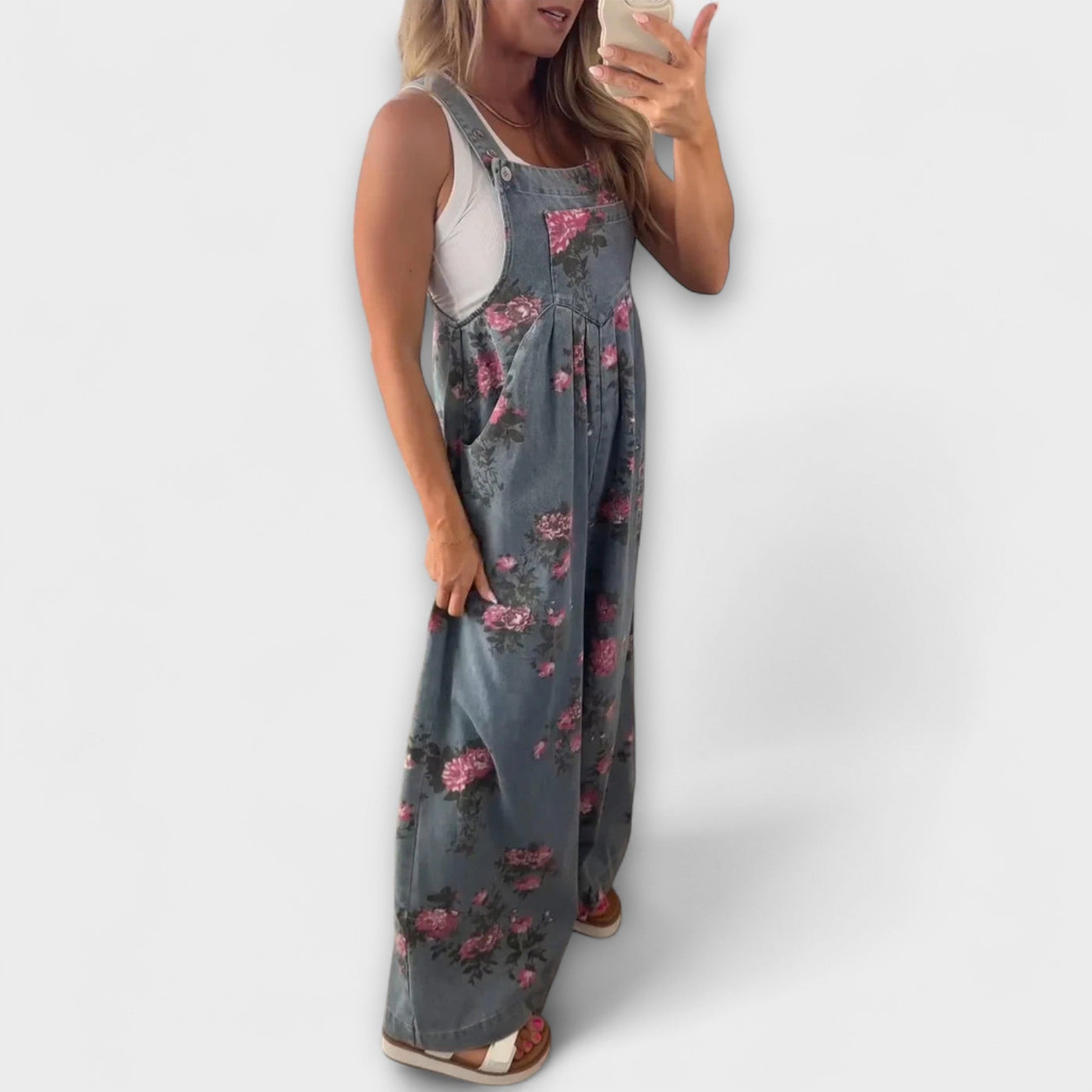 Bethany - Latzhose aus Denim mit Blumenmuster