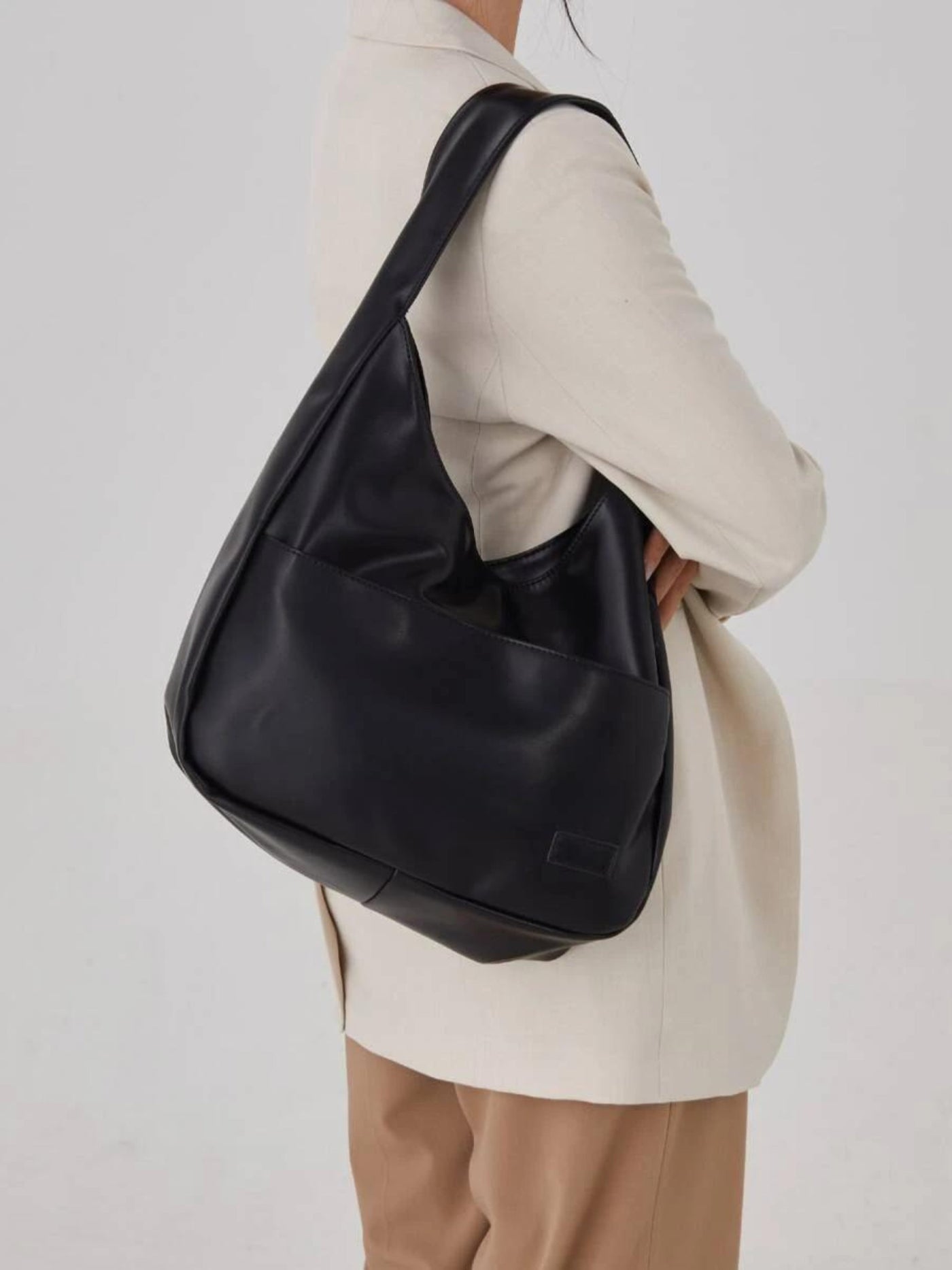 Helena | Strukturierte und Elegante Schultertasche