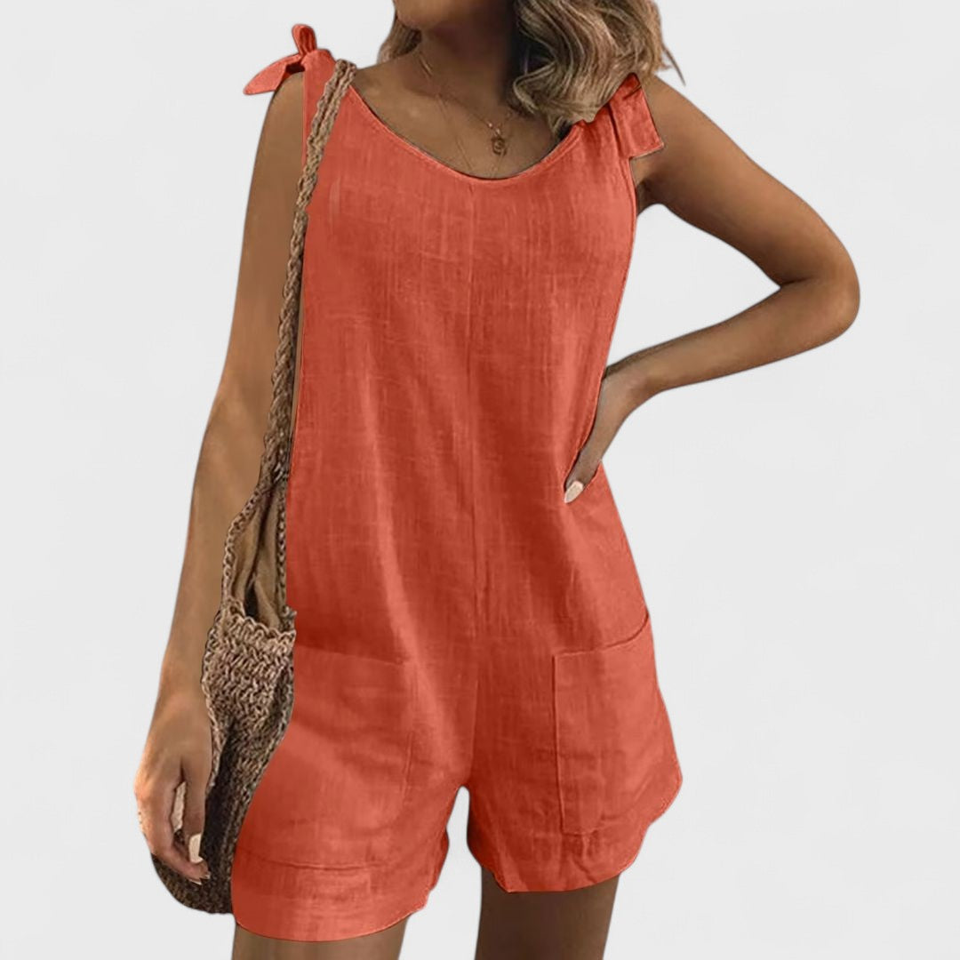 Maia - Kurze Jumpsuit mit Taschen an den Schultern und Bändern
