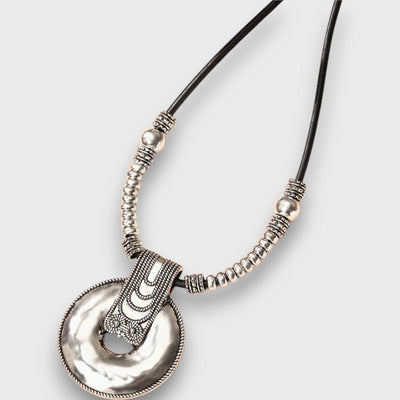 Selena – Boho Vintage Halskette mit Ringanhänger