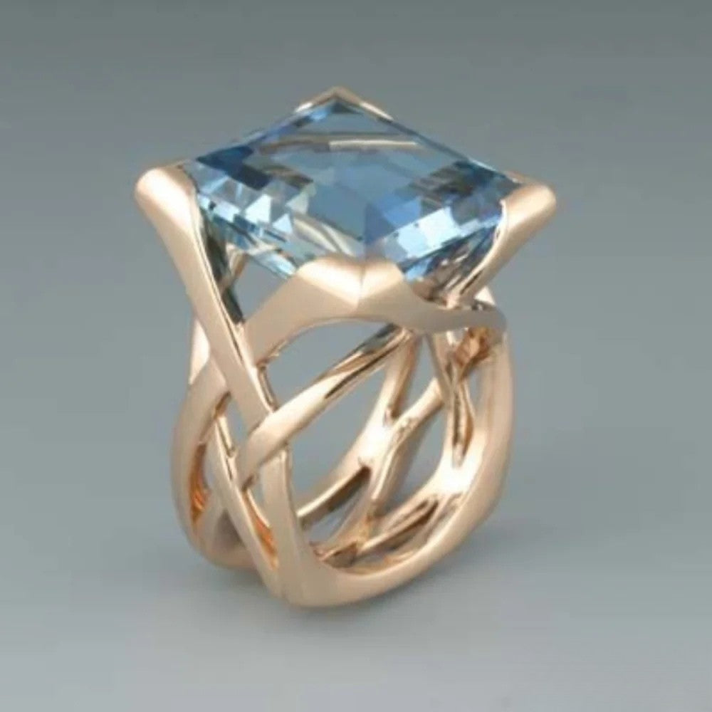 Klora – Klassischer Ring mit Rosenmuster