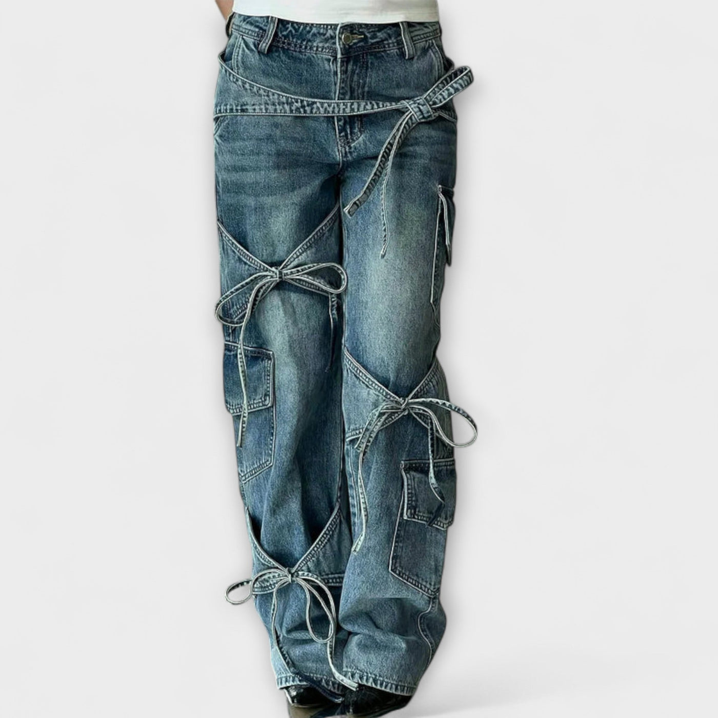 Denara – Weite Jeans mit Bindeelementen