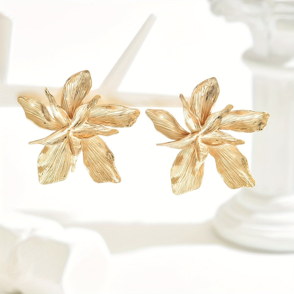 Lana | Goldene Blumen-Ohrringe