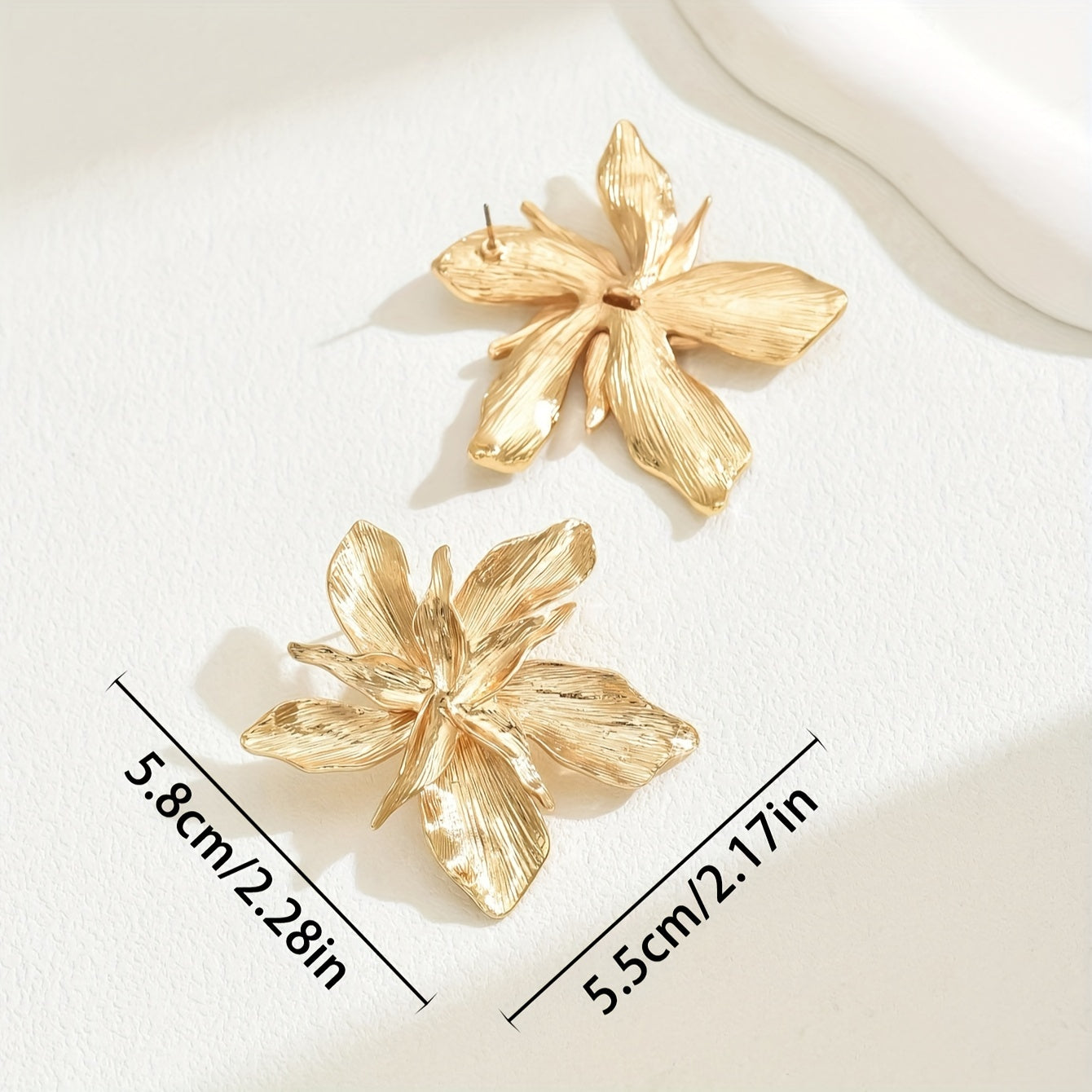 Lana | Goldene Blumen-Ohrringe