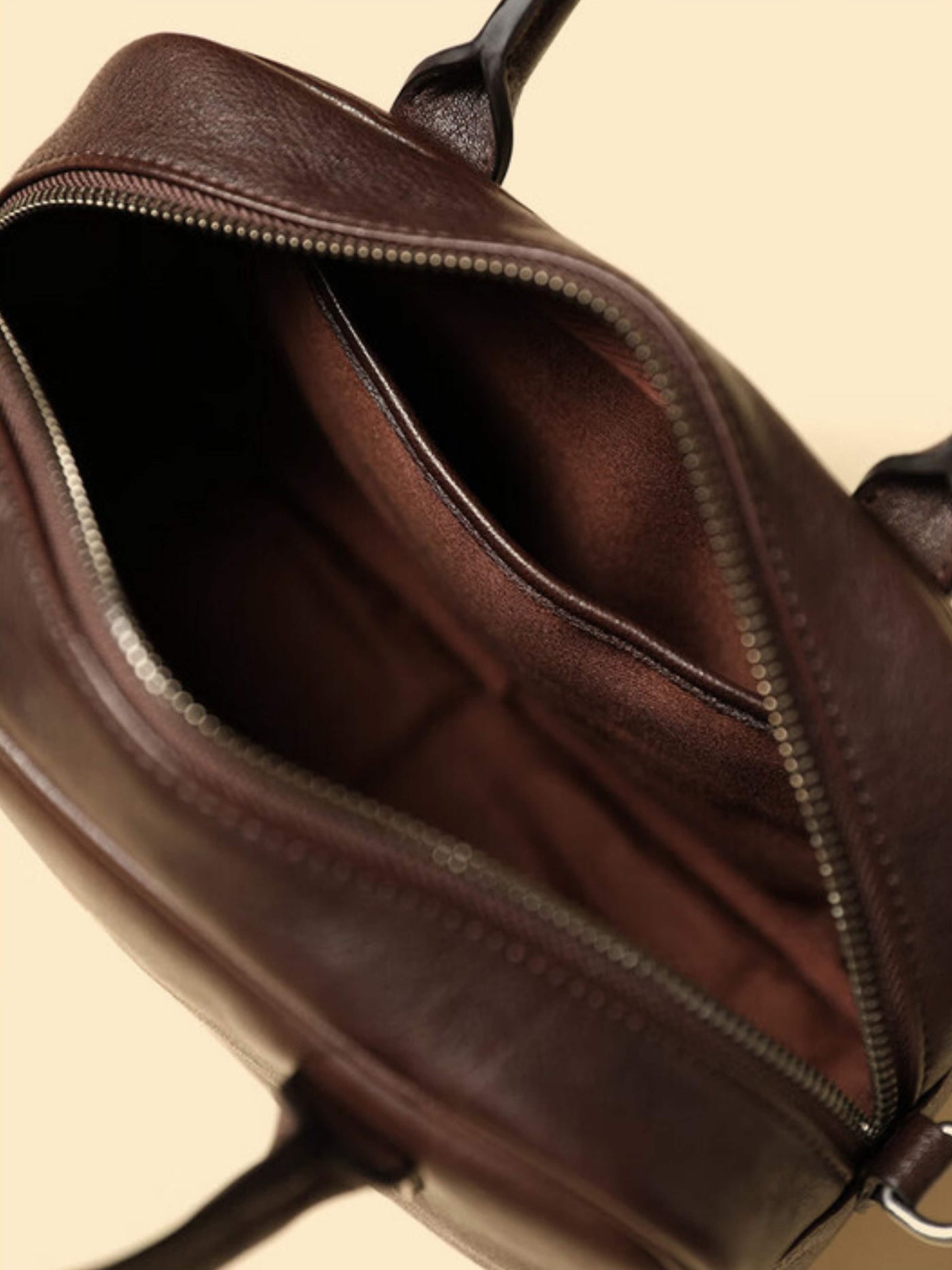 Eliza | Quadratische Tasche mit glänzendem Reißverschluss