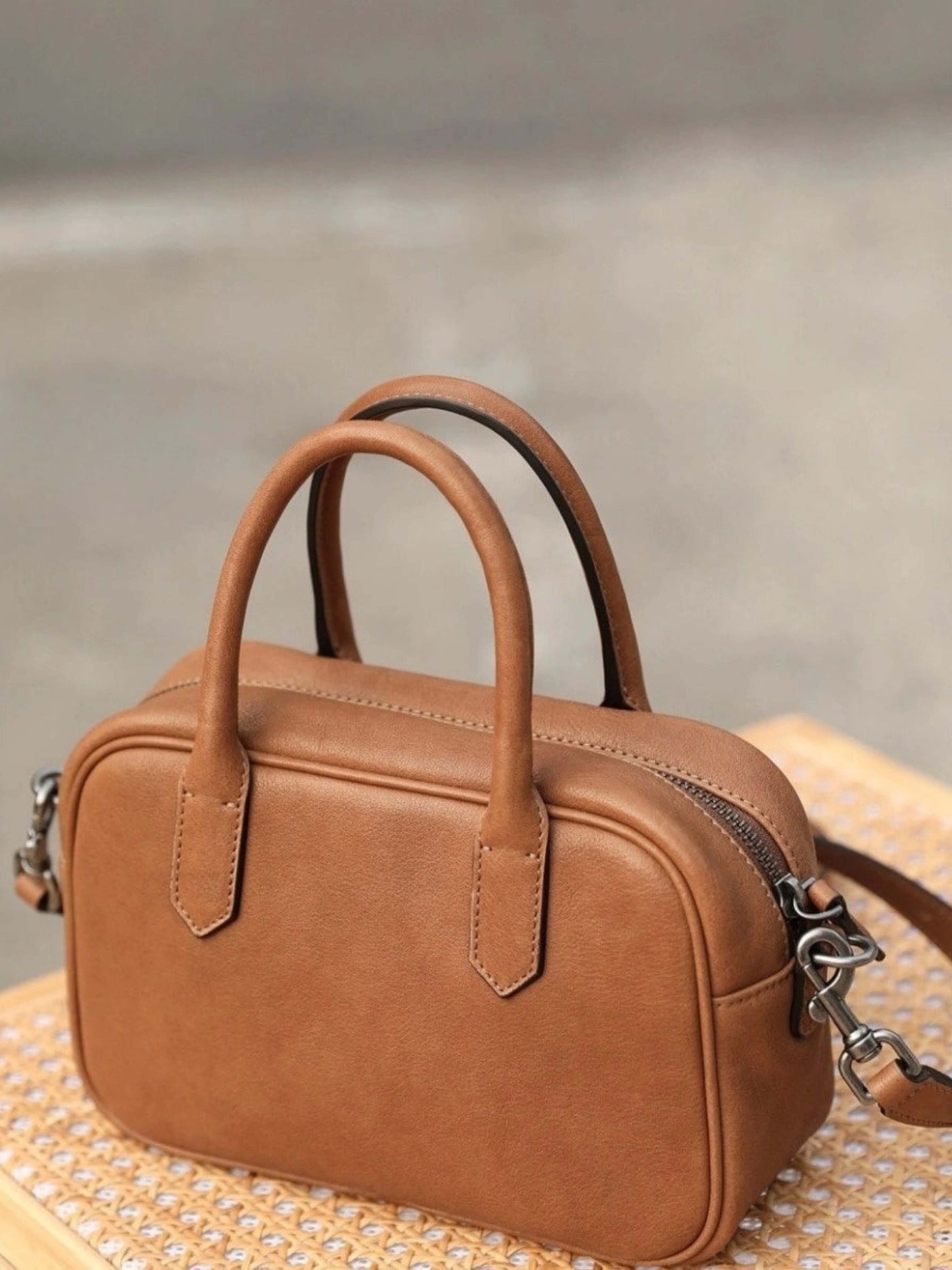 Eliza | Quadratische Tasche mit glänzendem Reißverschluss