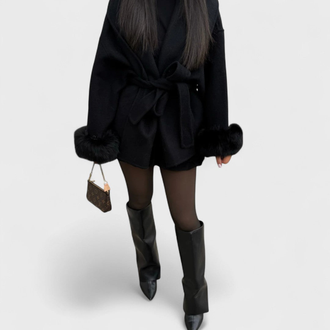 Woolcat – Eleganter Mantel mit Details aus ökologischem Pelz