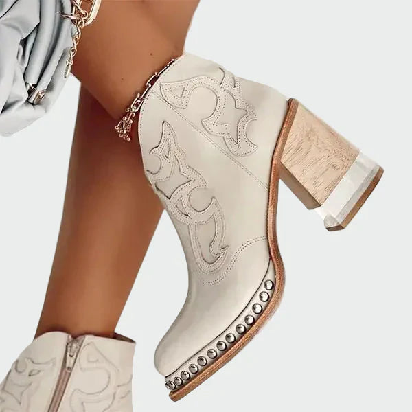 Gestickte Lederstiefel
