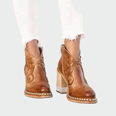 Gestickte Lederstiefel
