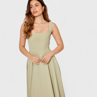 Amelia – Zeitloses fließendes Midi-Kleid