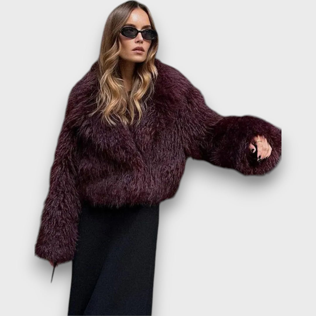 Mile – Luxuriöse Kunstpelzjacke in einem tiefen Bordeaux