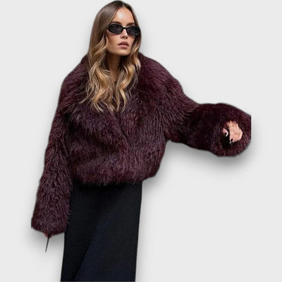 Mile – Luxuriöse Kunstpelzjacke in einem tiefen Bordeaux