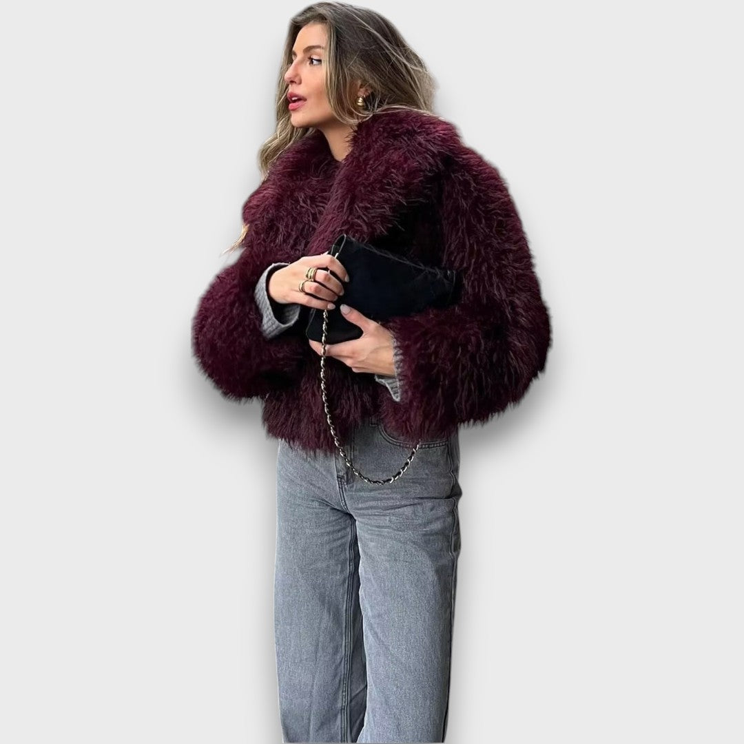 Mile – Luxuriöse Kunstpelzjacke in einem tiefen Bordeaux