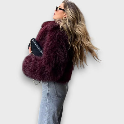Mile – Luxuriöse Kunstpelzjacke in einem tiefen Bordeaux