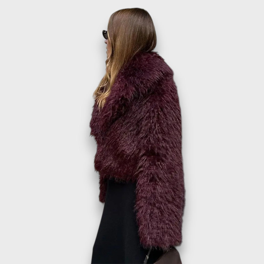 Mile – Luxuriöse Kunstpelzjacke in einem tiefen Bordeaux