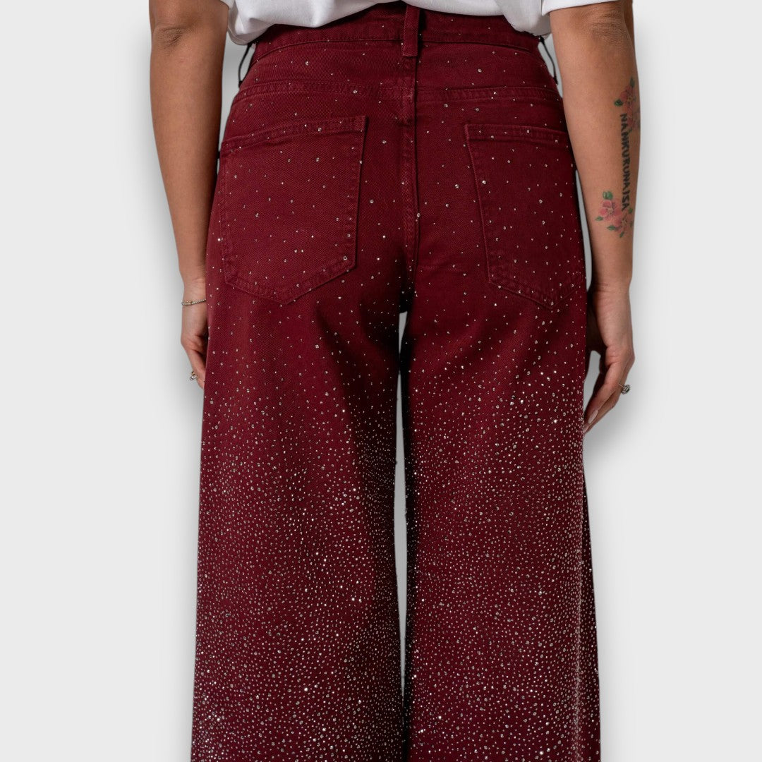 Marvie – Jeans mit weitem Bein und Strass in Bordeaux