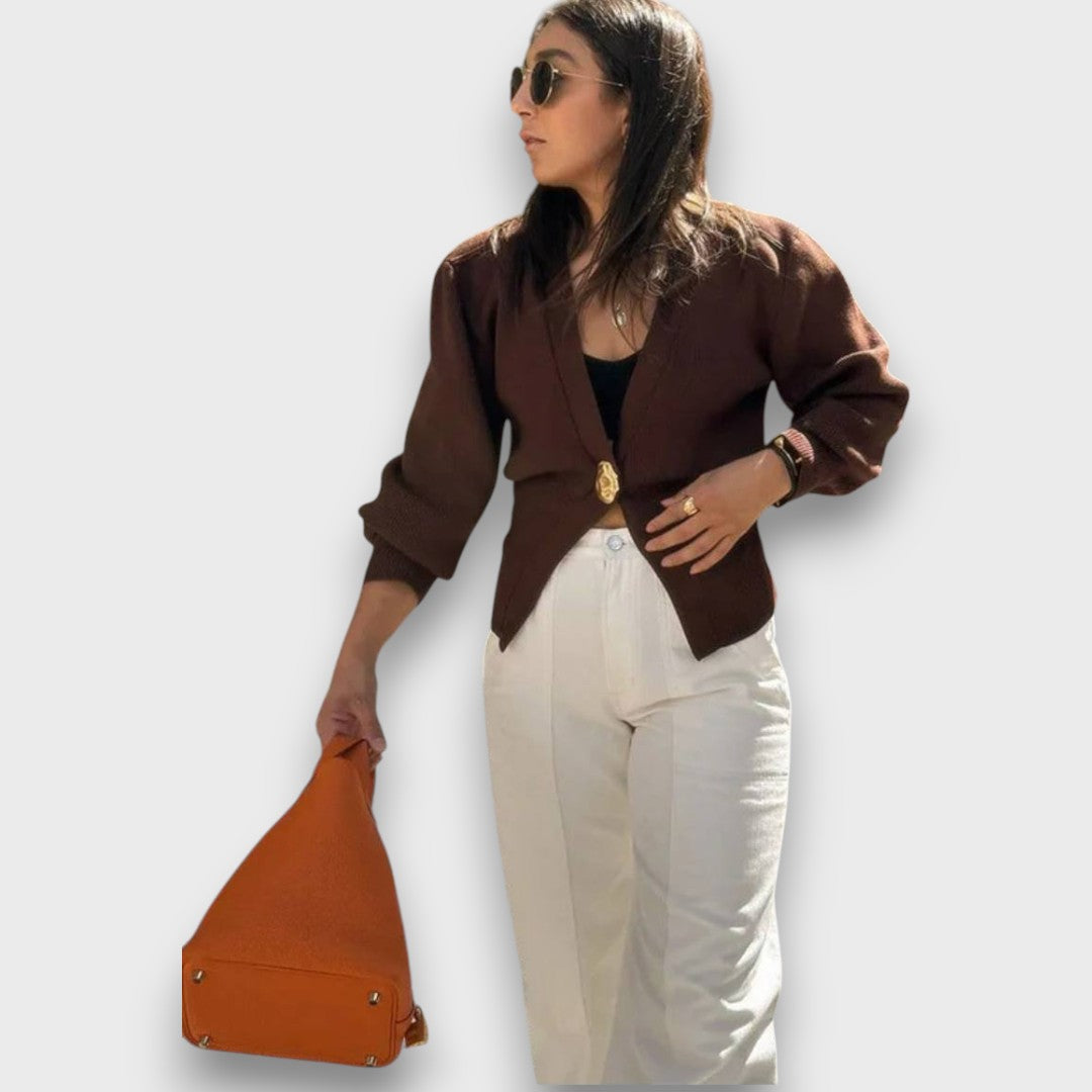 Enea – Cardigan mit tiefem V-Ausschnitt und goldenem Knopf