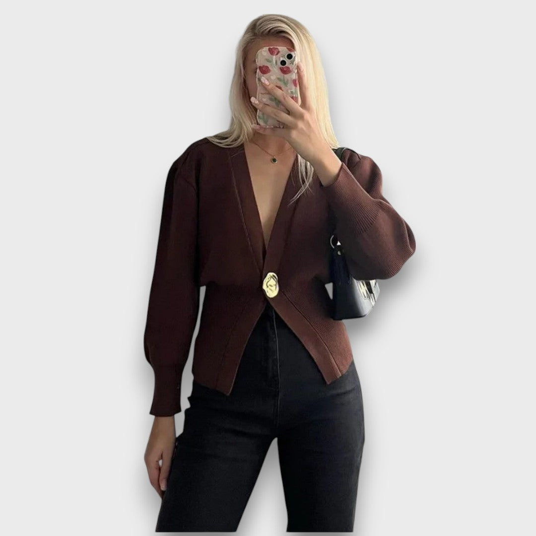 Enea – Cardigan mit tiefem V-Ausschnitt und goldenem Knopf