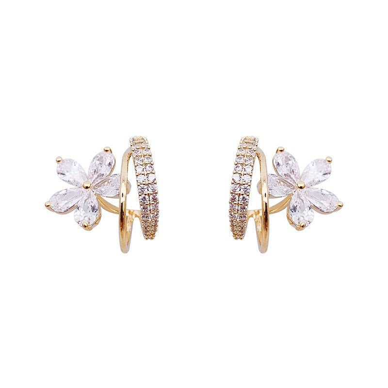 Florelle – Blumenohrstecker mit funkelndem Detail