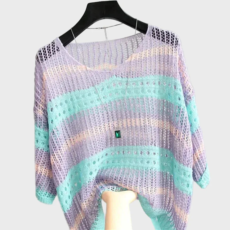 Leichter Stricktop mit Öffnungen
