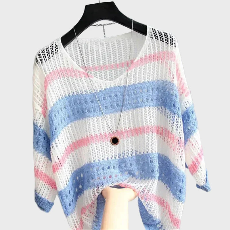Leichter Stricktop mit Öffnungen