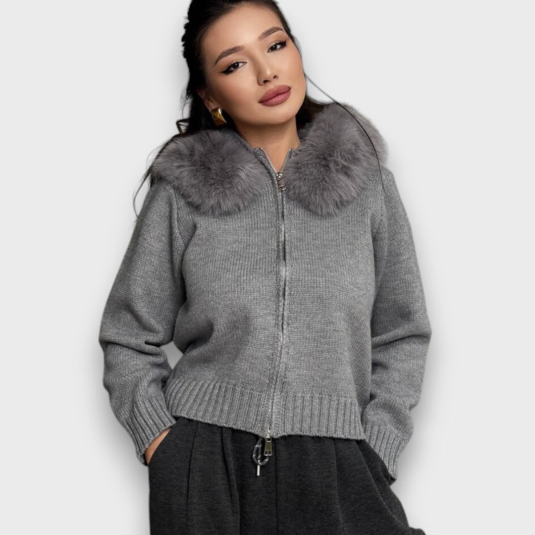 Alisanne – Strickjacke mit Reißverschluss und Kragen aus Kunstpelz