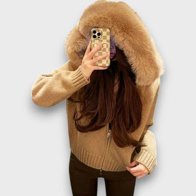 Alisanne – Strickjacke mit Reißverschluss und Kragen aus Kunstpelz