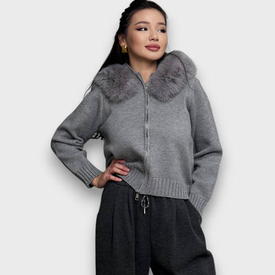 Alisanne – Strickjacke mit Reißverschluss und Kragen aus Kunstpelz
