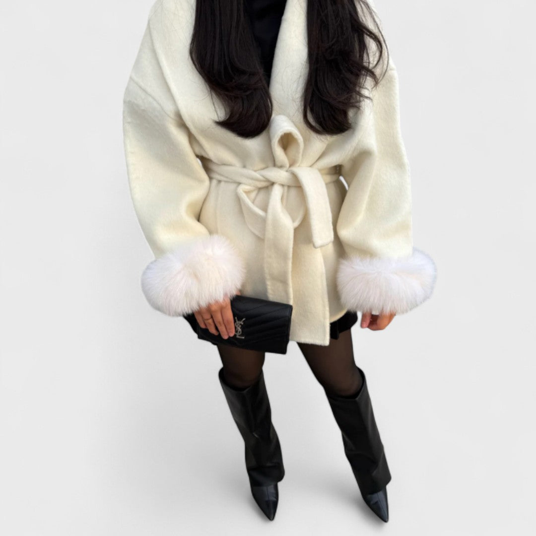 Woolcat – Eleganter Mantel mit Details aus ökologischem Pelz