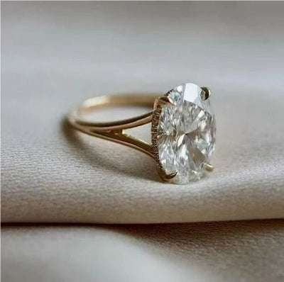 Vintage-Ovalring aus Gold und grünem Kristall