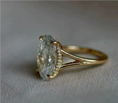 Vintage-Ovalring aus Gold und grünem Kristall