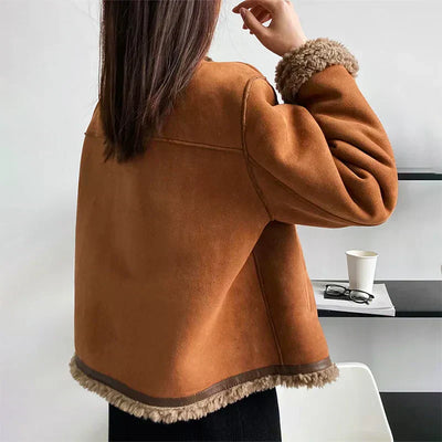 Jacke mit Pelzknöpfen von Isabella