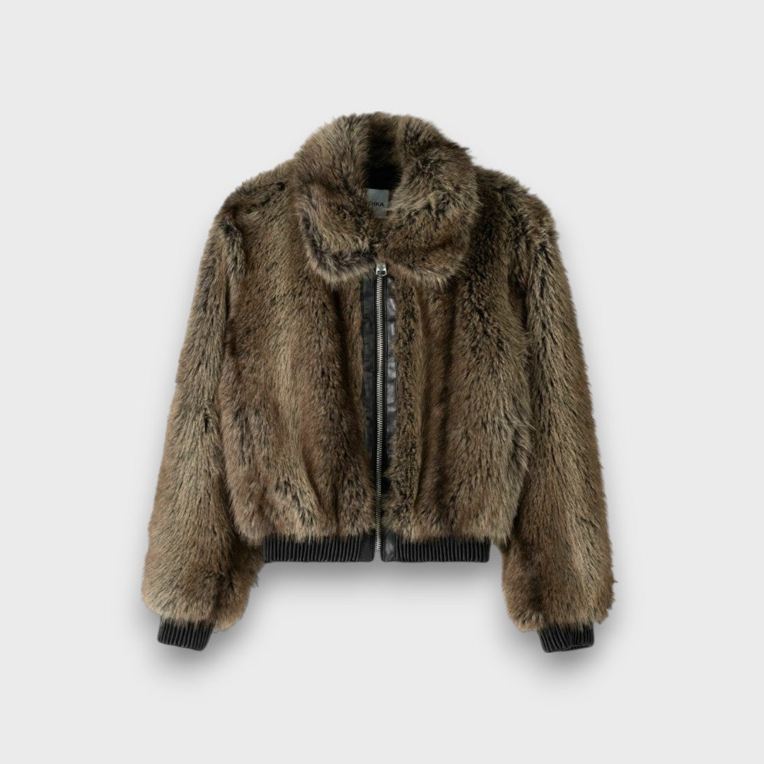 Amelia – Kurze Jacke aus synthetischem Pelz mit urbanem Chic