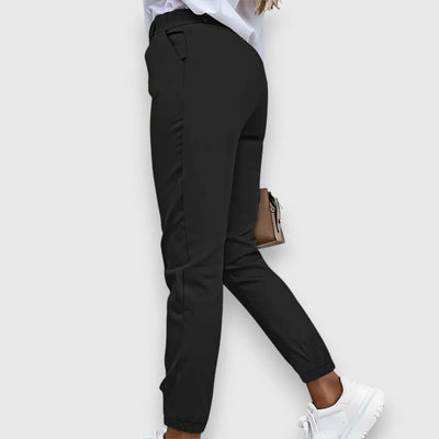 Lina – Slim Fit Jogginghose im Business-Stil