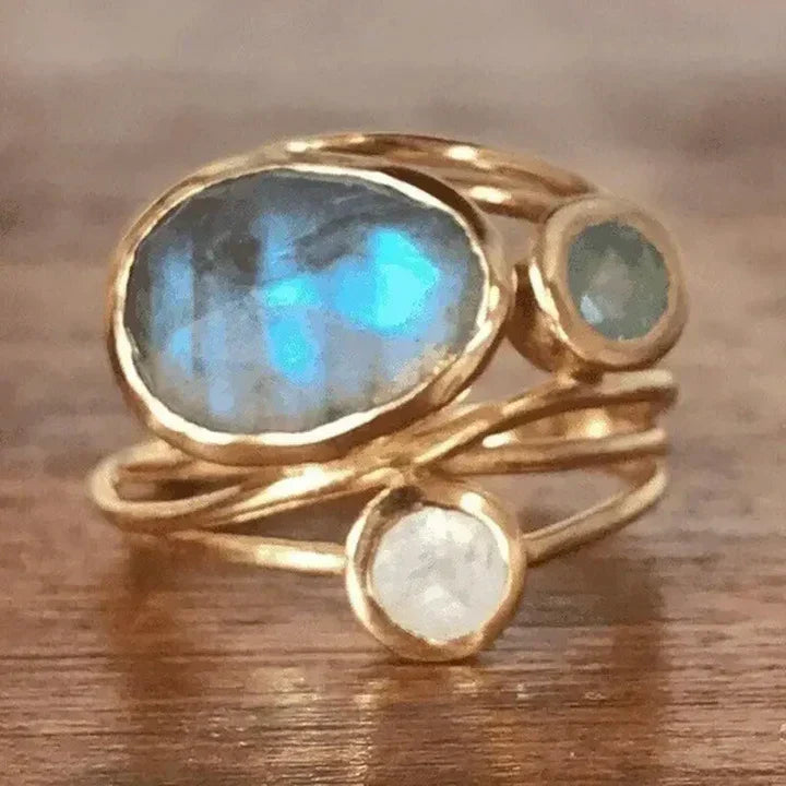 Vintage-Ring mit blauem Mondstein eingelegt