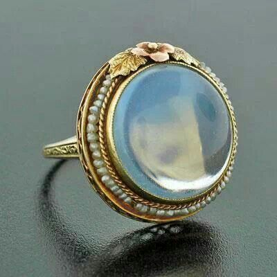 Vintage-Ring aus goldenem Mondstein