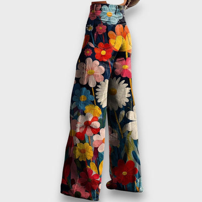 Talira – Weite Hosen mit floralem Flair