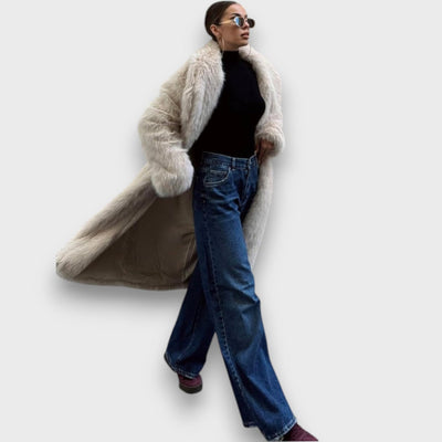 Liviane – Maxicoat aus Kunstpelz mit Couture-Flair